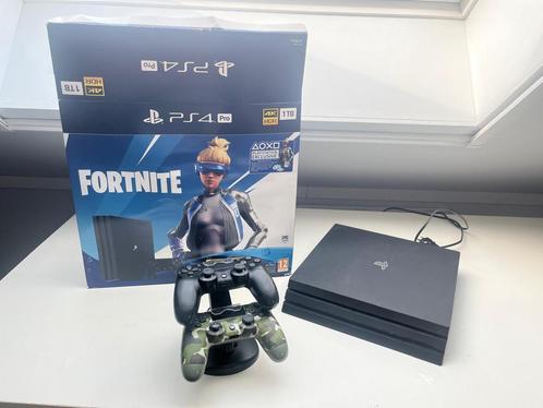 PS4 Pro 1TB + 2 controllers incl. oplader, Spelcomputers en Games, Spelcomputers | Sony PlayStation 4, Gebruikt, Pro, 1 TB, Met 2 controllers