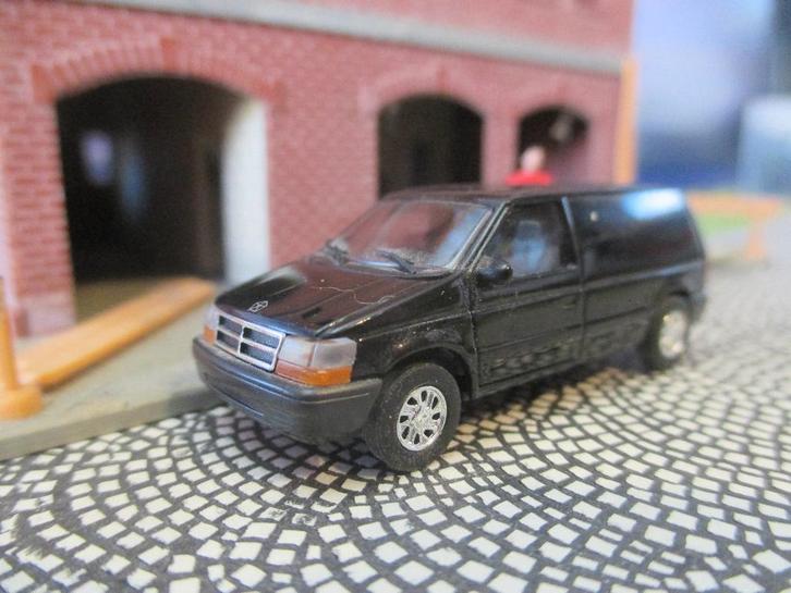 Chrysler Voyager / Dodge Ram Van - Busch, Hobby en Vrije tijd, Modelauto's | 1:87, Zo goed als nieuw, Auto, Overige merken, Ophalen of Verzenden