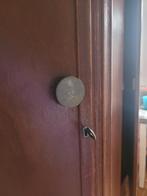 Vintage jaren 50 kledingkast met slot, Huis en Inrichting, Ophalen, Na oorlogse strakke lijnen en sobere uitstraling., Gebruikt