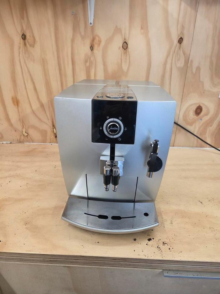 Jura Impressa J5 Koffiemachine, Witgoed en Apparatuur, Koffiezetapparaten, Gebruikt, Koffiebonen, Koffiemachine, 2 tot 4 kopjes