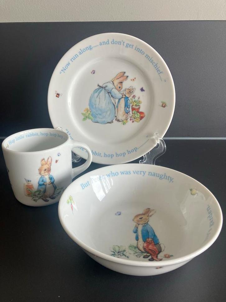 Peter Rabbit kinder servies (Wedgwood), Huis en Inrichting, Keuken | Servies, Zo goed als nieuw, Bord(en), Overige stijlen, Porselein