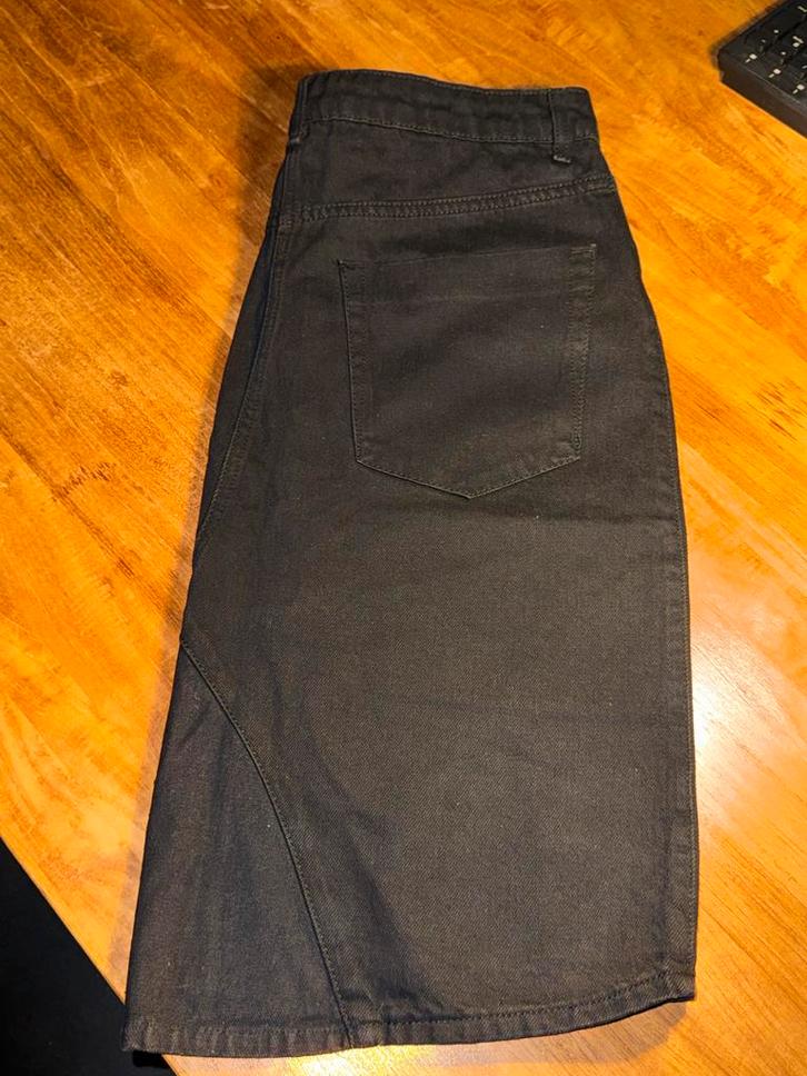 Zwarte Denim Rok - Maat 44, Kleding | Dames, Rokken, Zo goed als nieuw, Maat 42/44 (L), Zwart, Knielengte, Ophalen of Verzenden