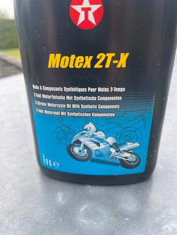 Motorolie, half flesje 2-takt olie beschikbaar voor biedingen