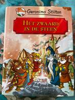 Geronimo Stilton - Het Zwaard in de Steen, Ophalen of Verzenden, Gelezen, Fictie algemeen