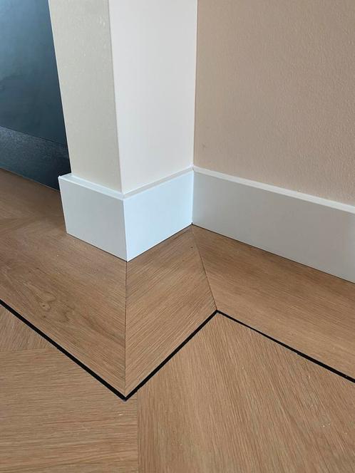 MDF plint 9cm hoog wit gespoten € 3.50 per meter, Doe-het-zelf en Verbouw, Vloerdelen en Plavuizen, Nieuw, Hout, 150 cm of meer