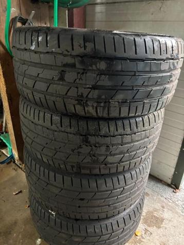 Bijna nieuwe 4 x Hankook zomerband 235-40-r19 beschikbaar voor biedingen