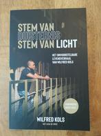 Wilfred Kols - Stem van Duisternis, Stem van Licht, Boeken, Ophalen of Verzenden, Zo goed als nieuw, Wilfred Kols, Religie