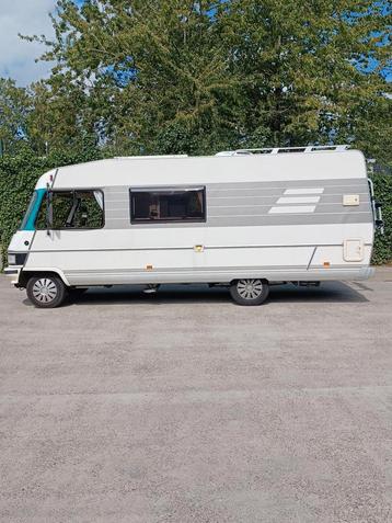 Hele nette Hymer 6 slaapplaatsen en groot laag vast bed beschikbaar voor biedingen