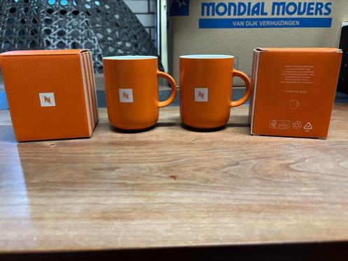 Nespresso mokken met baristo onderzetters en Travel Tumbler, Huis en Inrichting, Keuken | Servies, Nieuw, Kop(pen) en/of Schotel(s)