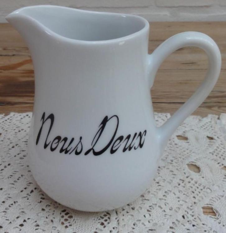 Vintage Frans wit porseleinen NOUS DEUX kannetje, Pillivuyt, Antiek en Kunst, Curiosa en Brocante, Ophalen of Verzenden