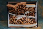 UGG sloffen met tijger print. Maat 41., Kleding | Dames, Schoenen, UGG, Bruin, Nieuw, Ophalen of Verzenden