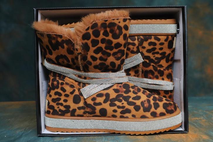 UGG sloffen met tijger print. Maat 41., Kleding | Dames, Schoenen, Nieuw, Pantoffels of Sloffen, Bruin, Ophalen of Verzenden
