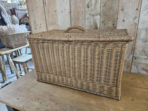 oude rieten franse mand ``WOONWINKEL RUSTIEK``, Antiek en Kunst, Curiosa en Brocante, Ophalen of Verzenden