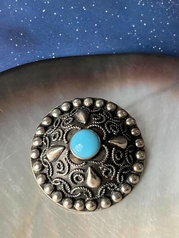🔷Oude broche met blauw steentje beschikbaar voor biedingen