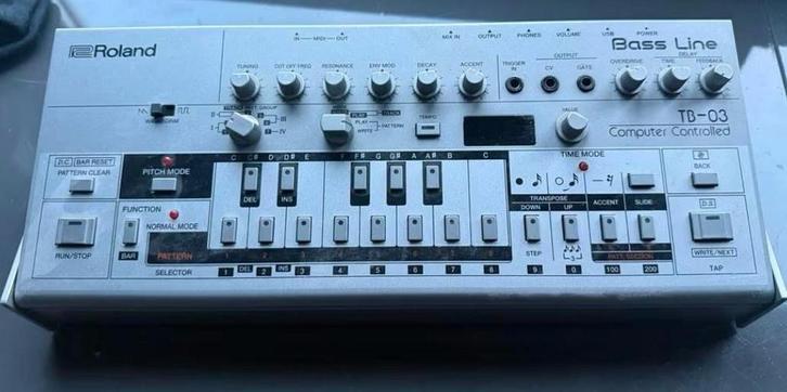 Roland TB-03 Bass Line Synthesizer, Muziek en Instrumenten, Synthesizers, Gebruikt, Roland, Met midi-aansluiting, Ophalen of Verzenden