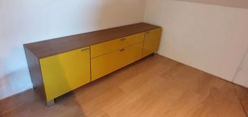 Dressoir retro look okergeel mooi afgewerk aan achterzijde
