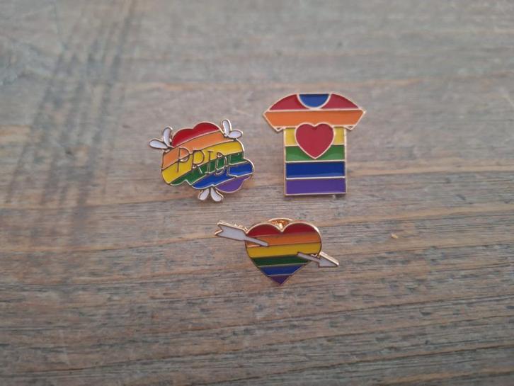 3 mooie regenboog pins te koop, Verzamelen, Speldjes, Pins en Buttons, Nieuw, Speldje of Pin, Overige onderwerpen, Ophalen of Verzenden