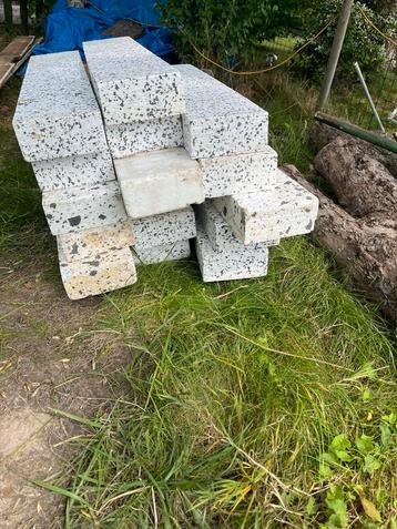 Piepschuim staven beschikbaar voor biedingen