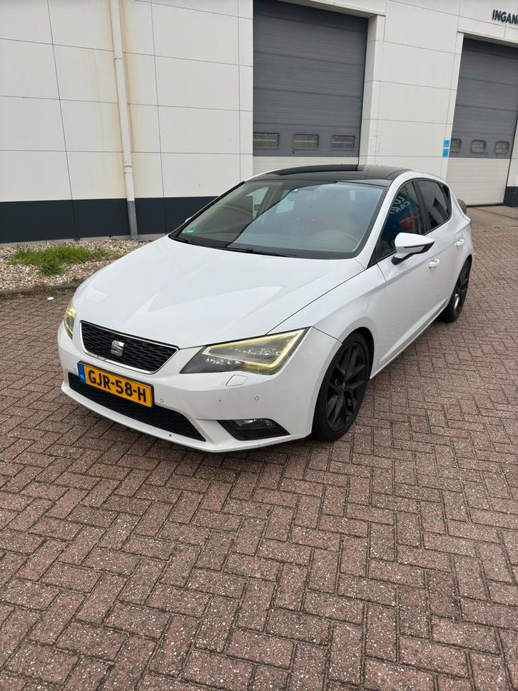 Seat 2013 Wit 1.2 Tsi STYLE PANO AUTOMAAT, Auto's, Seat, Bedrijf, Benzine, Stationwagon, Geïmporteerd, Wit, Ophalen