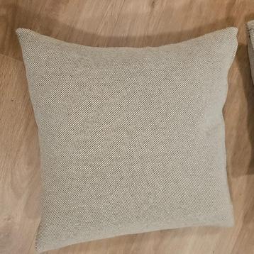 Sandtrav ikea cushion feather, grey green x2 beschikbaar voor biedingen