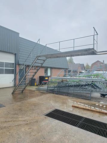 Stalen trap met bordes gegalv.hoog 2.95mtr nob144 beschikbaar voor biedingen