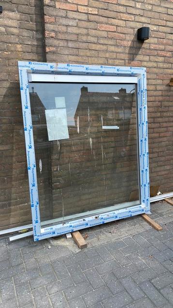 Kunststof kozijn met houtnerfstructuur, T.E.A.B. beschikbaar voor biedingen