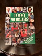 1000 Voetballers - Geheel Herzien Editie, Ophalen of Verzenden, Zo goed als nieuw, Balsport