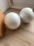 Twee kerstballen., mat zilver, Ophalen, Zo goed als nieuw