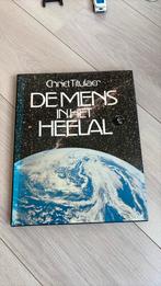 De mens in het heelal - Chriet Titulaer, Boeken, Ophalen of Verzenden, Gelezen
