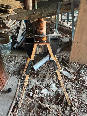 Steenbik machine compleet gereviseerd beschikbaar voor biedingen