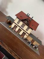 Faller station / treinstation 1:87 met reizigers, Hobby en Vrije tijd, Modeltreinen | H0, Overige merken, Gelijkstroom of Wisselstroom
