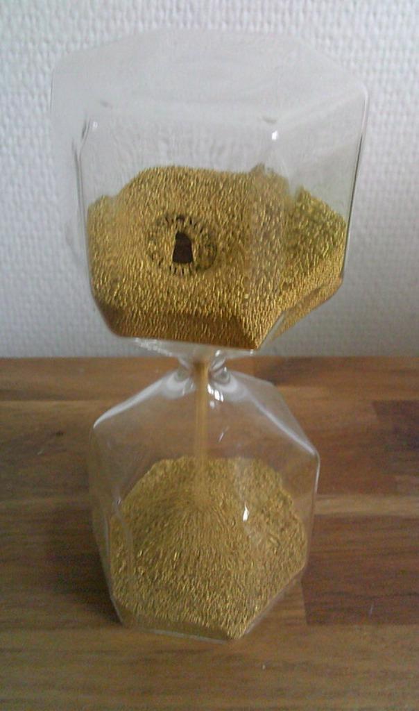 Grote glazen zandloper handgemaakt gouden balletjes, Huis en Inrichting, Keuken | Keukenbenodigdheden, Gebruikt, Ophalen of Verzenden