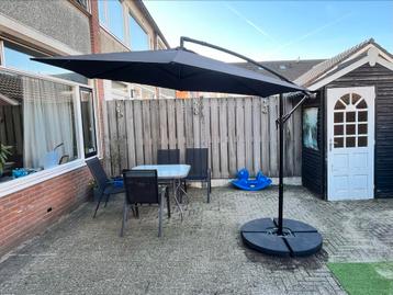 Zweefparasol 300cm + voet/tegels beschikbaar voor biedingen