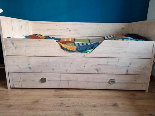 Steigerhouten peuter-kleuter bed. Bedlade op wielen., Kinderen en Baby's, Kinderkamer | Bedden, Zo goed als nieuw, 140 tot 160 cm