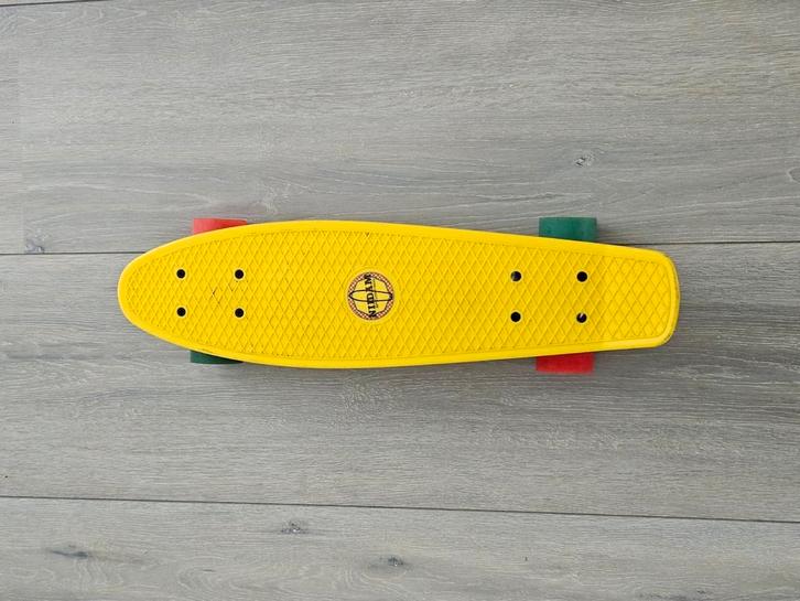 Gele Nijdam 22.5" flipgrip retro skateboard, als NIEUW!, Sport en Fitness, Skateboarden, Zo goed als nieuw, Skateboard, Ophalen of Verzenden
