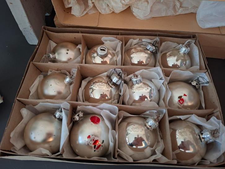 12 oude glas Kerstballen in doos ❤️🌲❤️, Diversen, Kerst, Zo goed als nieuw, Ophalen of Verzenden