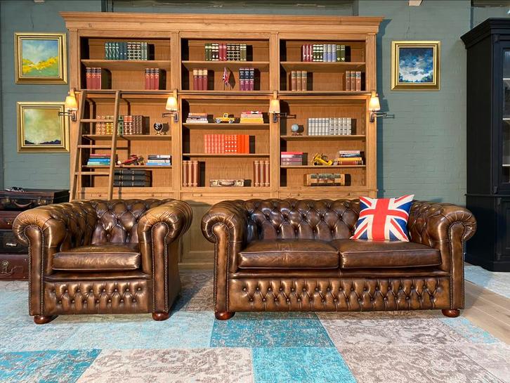 Chesterfield bank + club fauteuil goudbruin GRATIS BEZORGD, Huis en Inrichting, Banken | Voetenbanken en Poefen, Gebruikt, 125 cm of meer