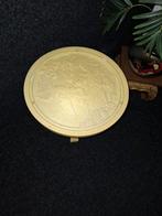 Chinees bewerkt bij zet tafeltje soort been met glasplaat, Huis en Inrichting, Tafels | Bijzettafels, 45 tot 60 cm, Minder dan 55 cm