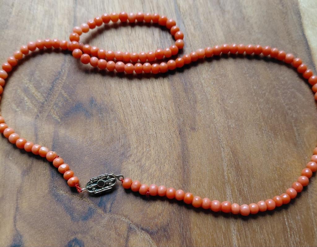 fraaie bloedkoraal ketting,gouden slotje, Sieraden, Tassen en Uiterlijk, Antieke sieraden, Verzenden, Goud, Ketting