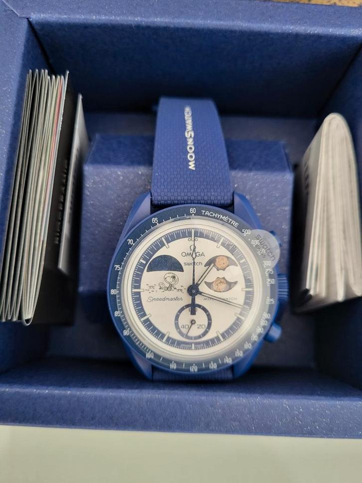 Nieuwe Swatch Moonswatch Mission to Eartphase Snoopy, Sieraden, Tassen en Uiterlijk, Horloges | Dames, Nieuw, Polshorloge, Swatch