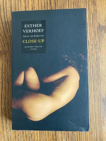 2 boeken van Esther Verhoef Close-up en Erken mij beschikbaar voor biedingen