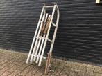 Houten slee en oude schaatsen voor decoratie, Antiek en Kunst, Ophalen