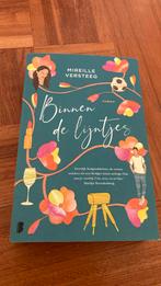 Mireille Versteeg - Binnen de lijntjes, Gelezen, Ophalen of Verzenden, Nederland, Mireille Versteeg