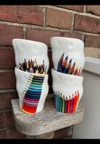 4 Nieuwe mokken in doos van kleurpotloden. Van Artihove Art., Antiek en Kunst, Kunst | Designobjecten, Ophalen of Verzenden