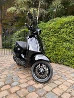 Vespa Sprint 2021 Custom Zwart, Fietsen en Brommers, Scooters | Vespa, Ophalen, Maximaal 45 km/u, Vespa S, Zo goed als nieuw