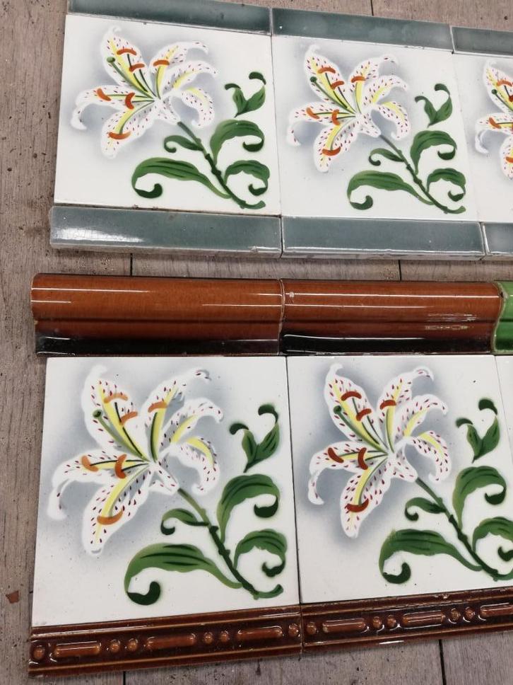 76 art nouveau wandtegels decor lelie, ook div. randen, Antiek en Kunst, Antiek | Wandborden en Tegels, Ophalen