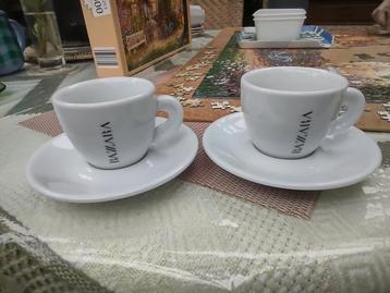 Twee fraaie Bazzara Espresso koffie kopjes. beschikbaar voor biedingen