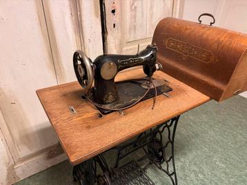 Antieke Singer Trapnaaimachine Ideal nr. 075 beschikbaar voor biedingen