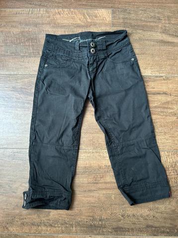 Esprit zwarte capri  / korte broek maat 32  beschikbaar voor biedingen
