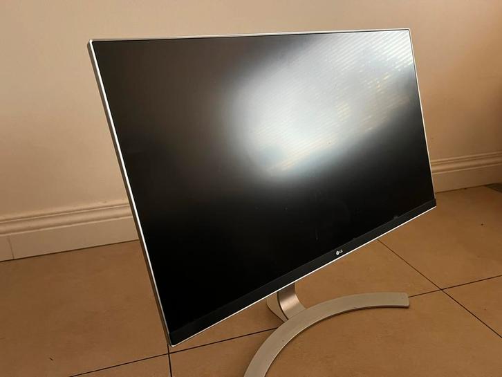 LG 27UD88 27" 4K UHD IPS Monitor, Computers en Software, Monitoren, Gebruikt, 60 Hz of minder, DisplayPort, Gaming, Hoofdtelefoonaansluiting